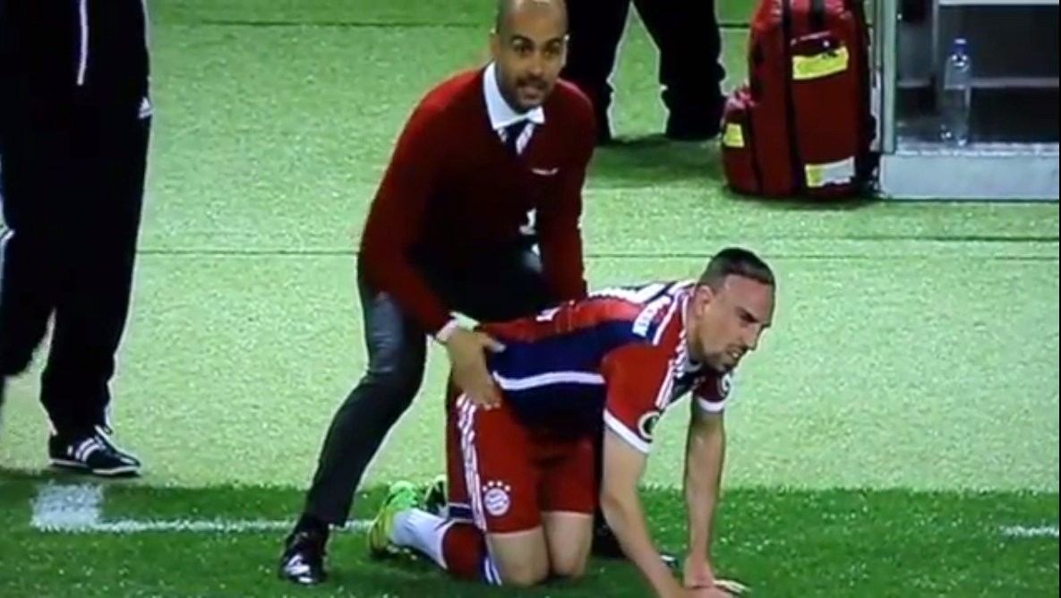 Futbal_Guardiola masíruje Ribéryho